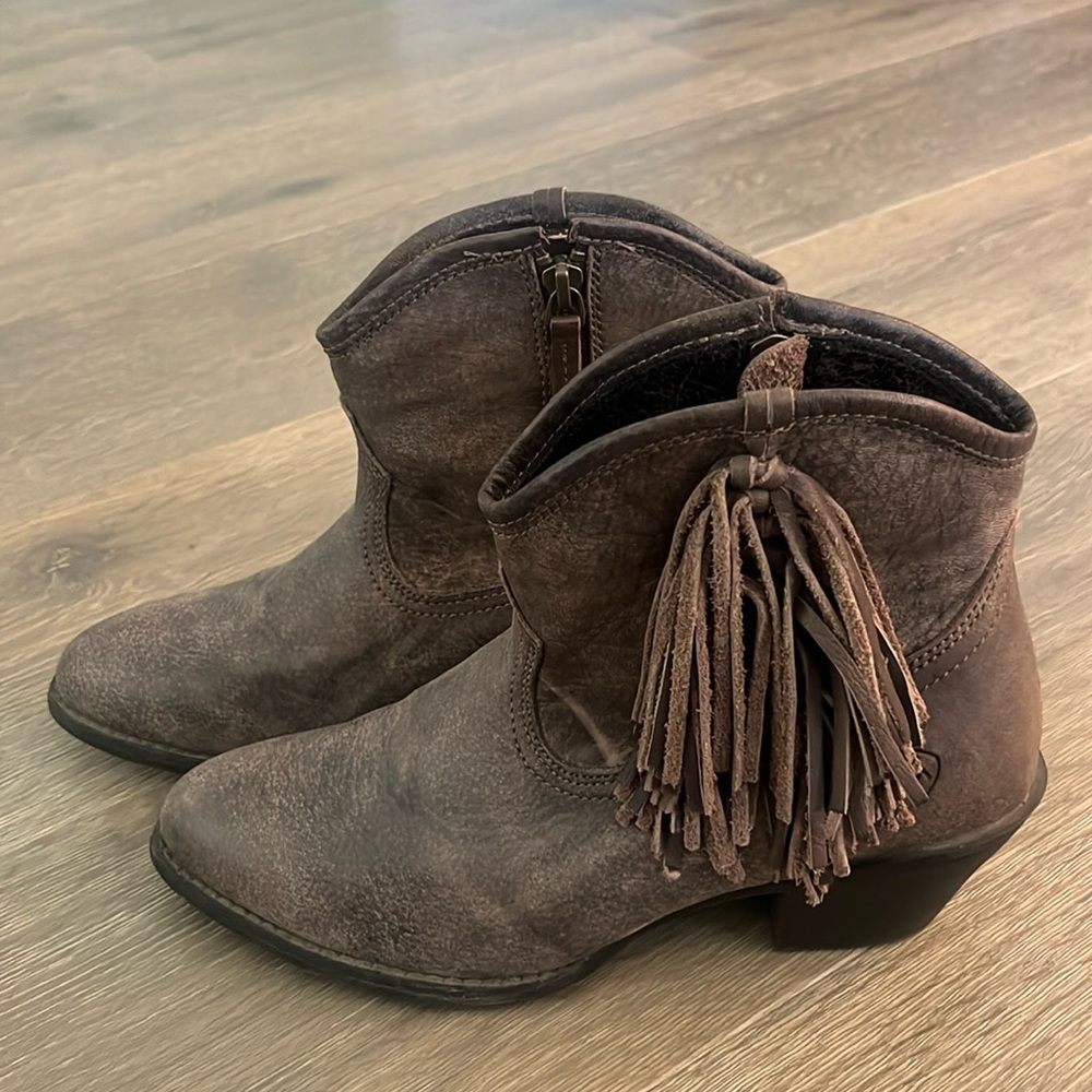 Ariat Women’s Booties with Frill